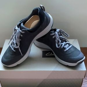 Clarks women's Wavewalk Sneakers NIB
